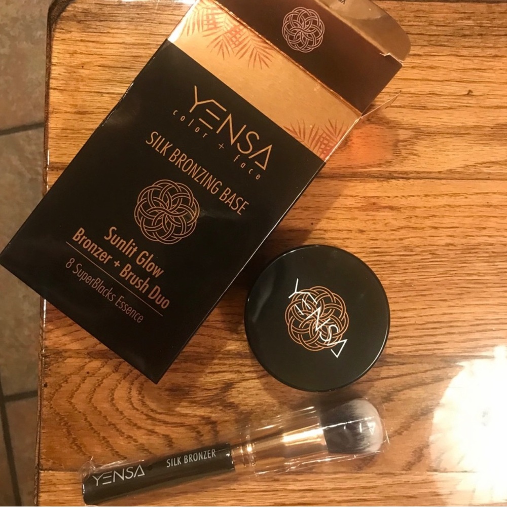 YENSA silk bronzing base. NIB.